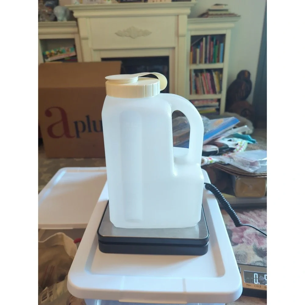 Vintage Rubbermaid Servin Saver Almond  4 Quart Beverage Pitcher Container